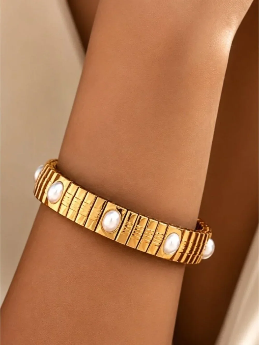 Gold Tone Stretch Bracelet with White Pearls